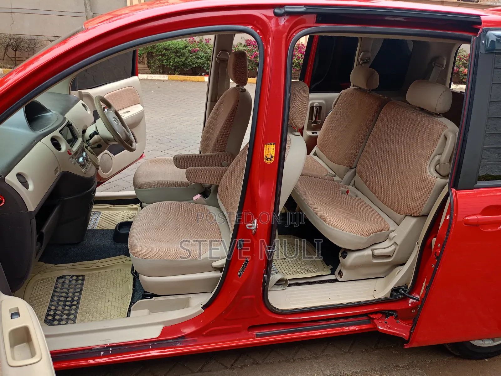 Toyota Sienta 1.5 FWD 2012 Red