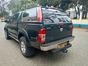 Toyota Hilux 2011 Green