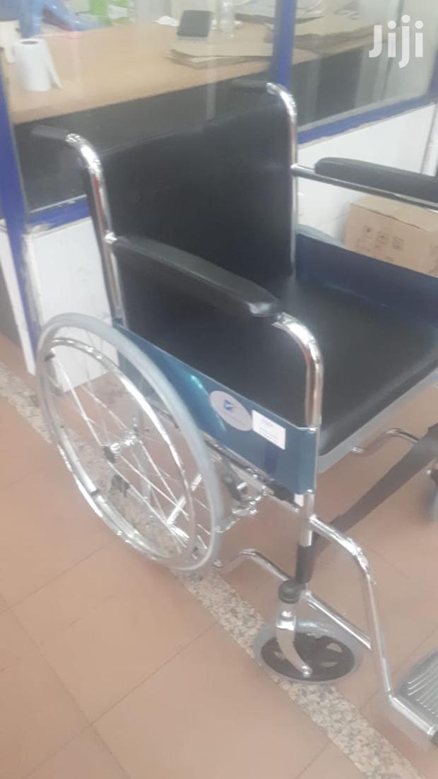 Standard Wheel Chair With Commode - thumbnail 3