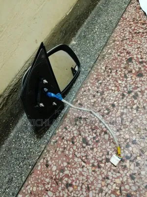 Front RHS Side Mirror Toyota Belta 7wire Indicator Silver in Colour