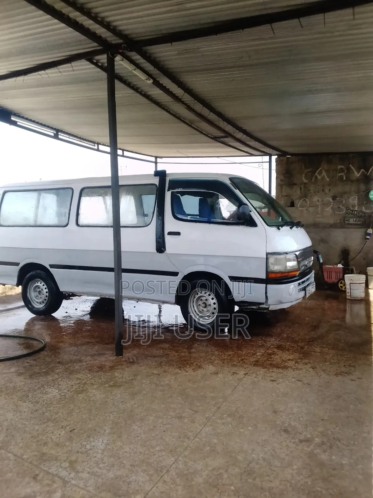 Toyota HiAce 1999 White