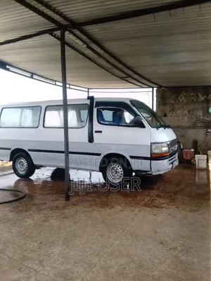 Toyota HiAce 1999 White