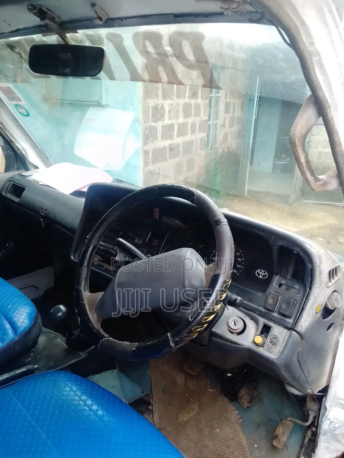 Toyota HiAce 1999 White