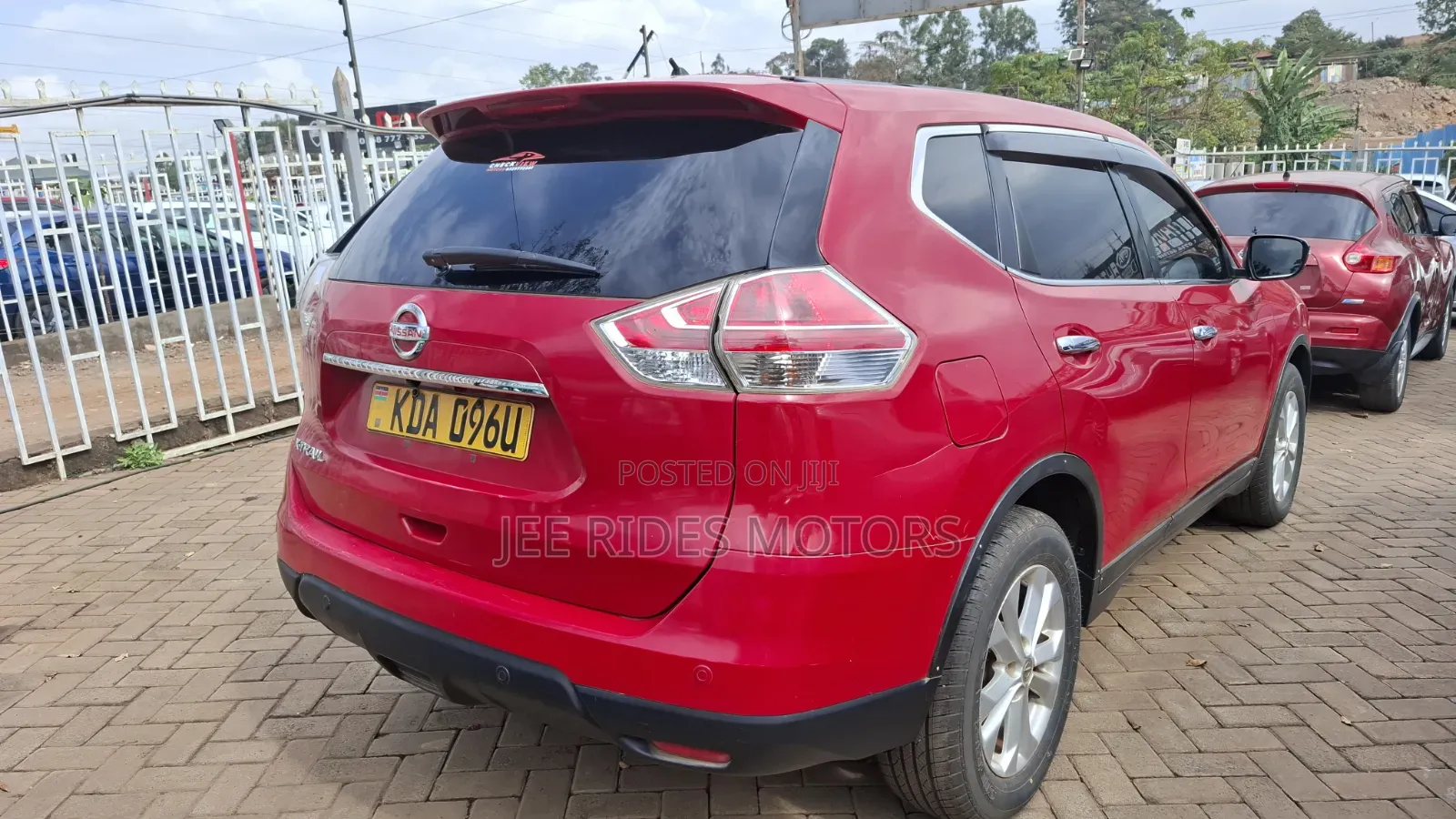 Nissan X-Trail 2.0 Petrol AWD 2014 Red