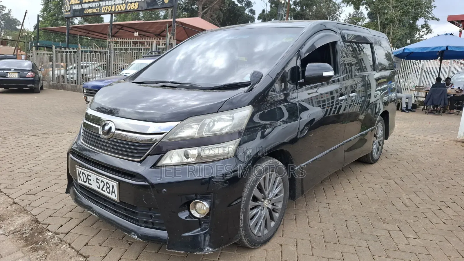 Toyota Vellfire Z Golden Eyes 2.4 FWD 7-Seater 2014 Black