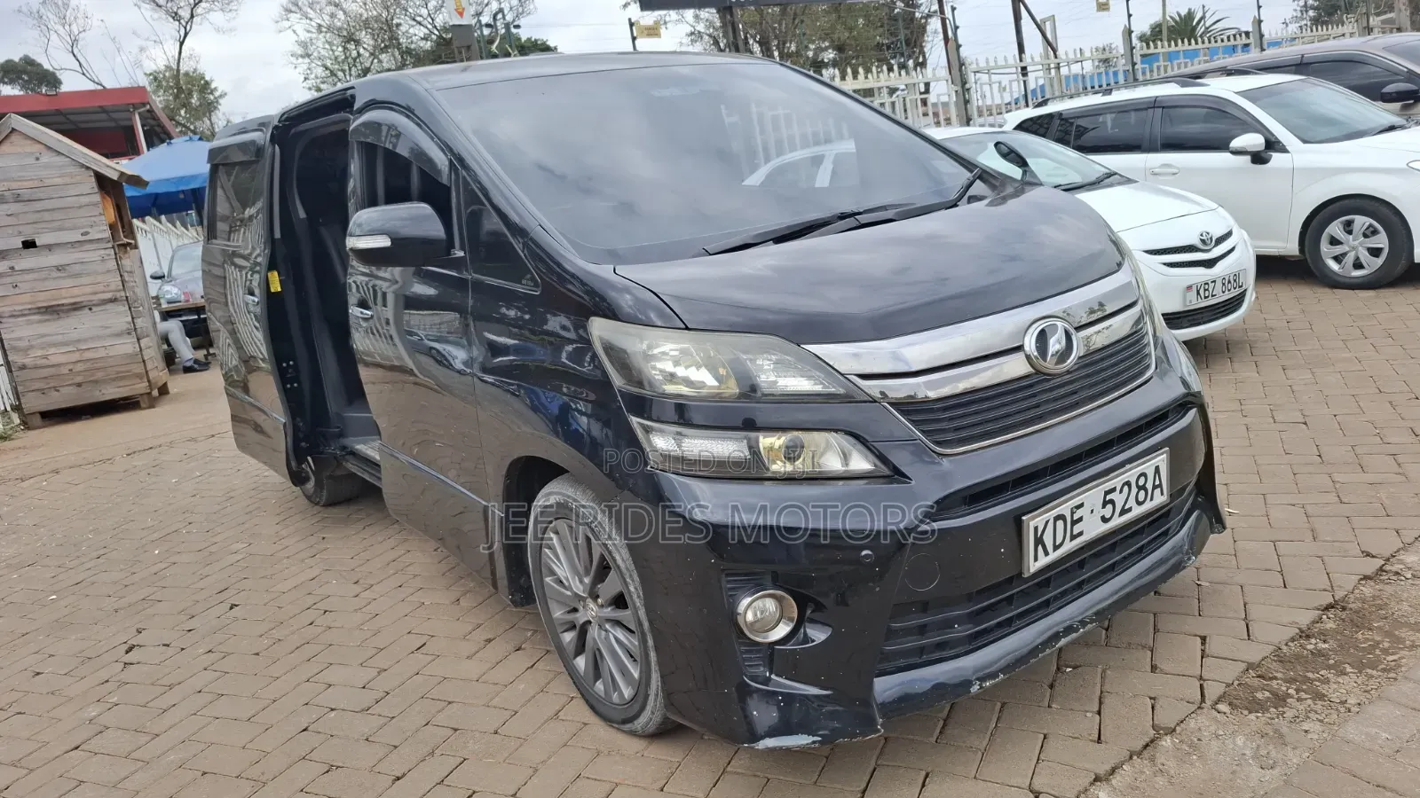 Toyota Vellfire Z Golden Eyes 2.4 FWD 7-Seater 2014 Black
