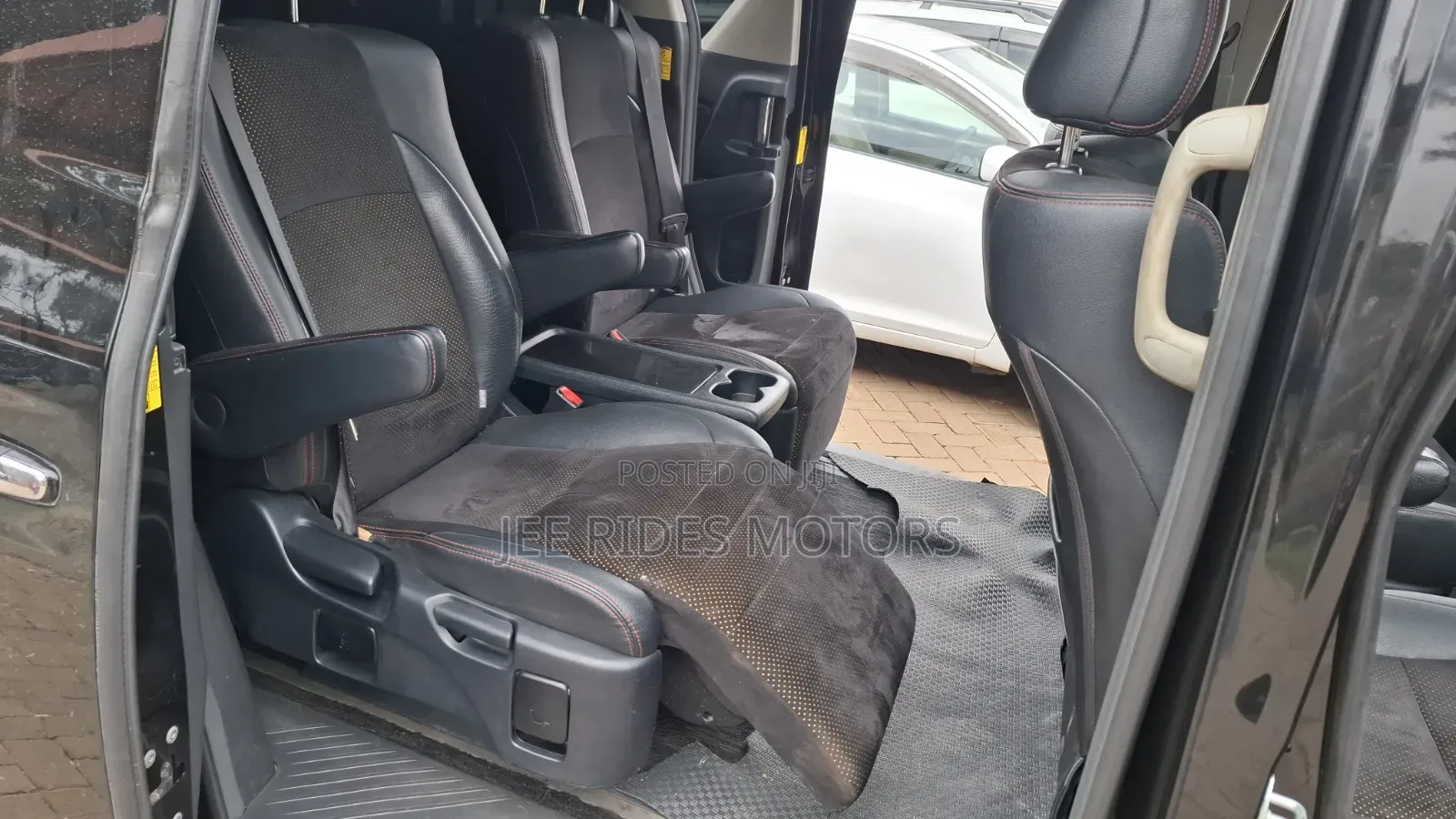 Toyota Vellfire Z Golden Eyes 2.4 FWD 7-Seater 2014 Black