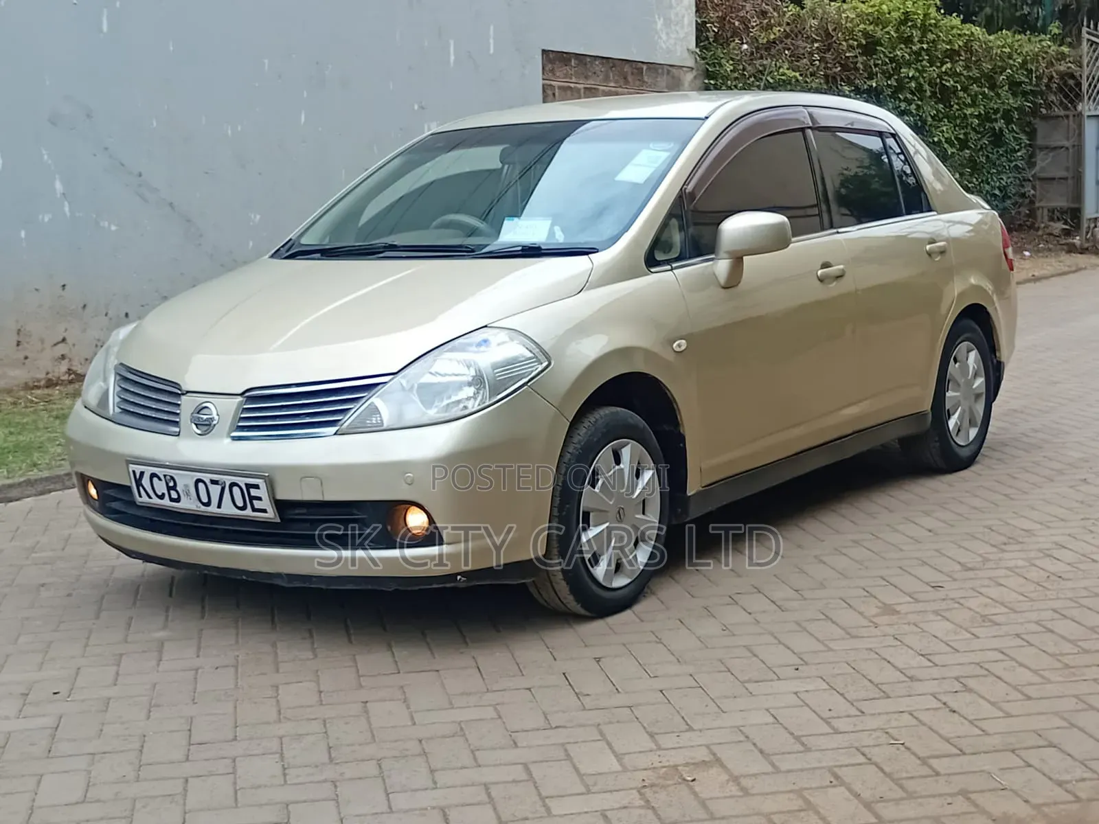Nissan Tiida 2008 Gold