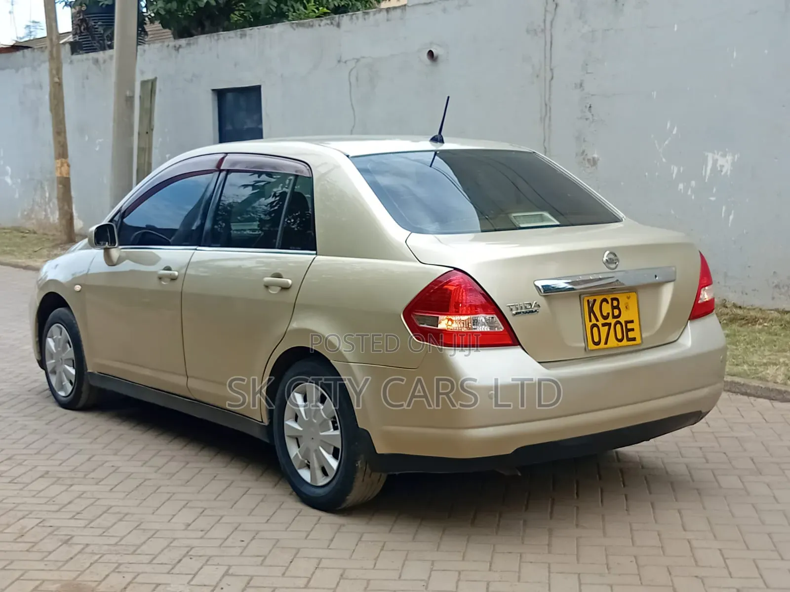 Nissan Tiida 2008 Gold
