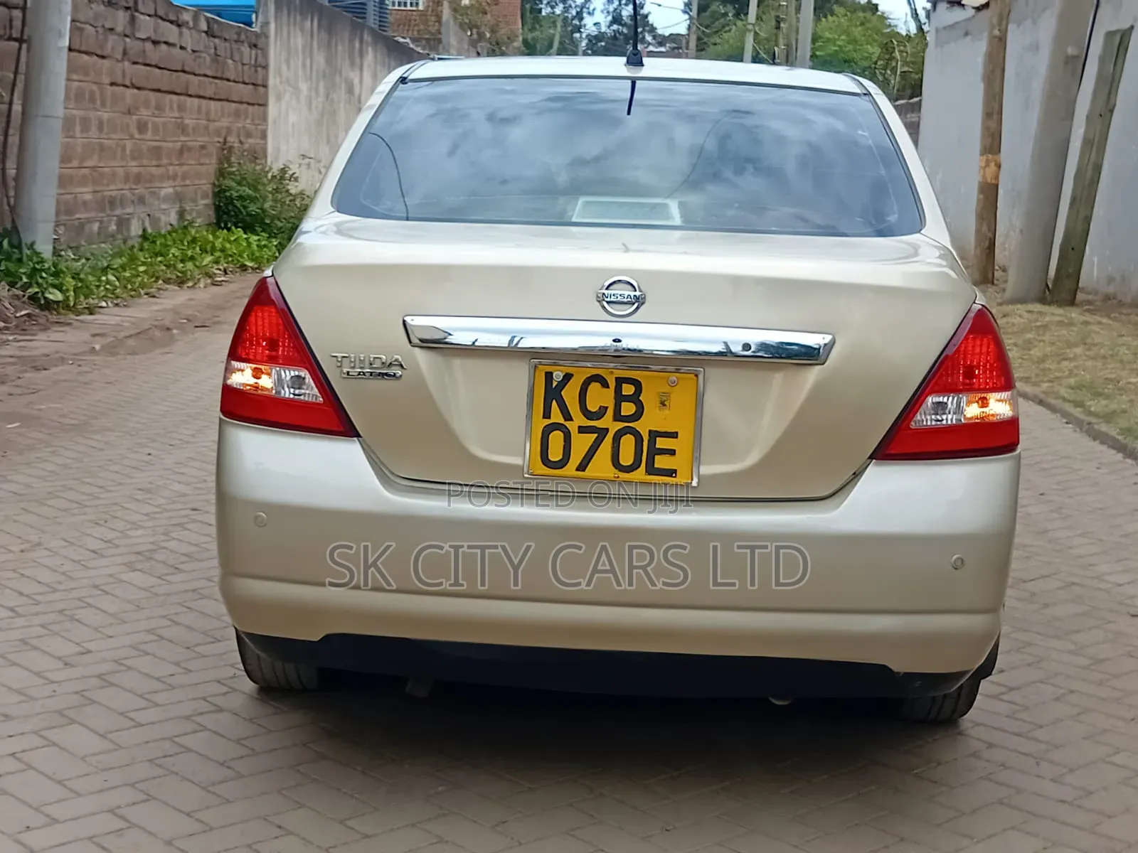 Nissan Tiida 2008 Gold