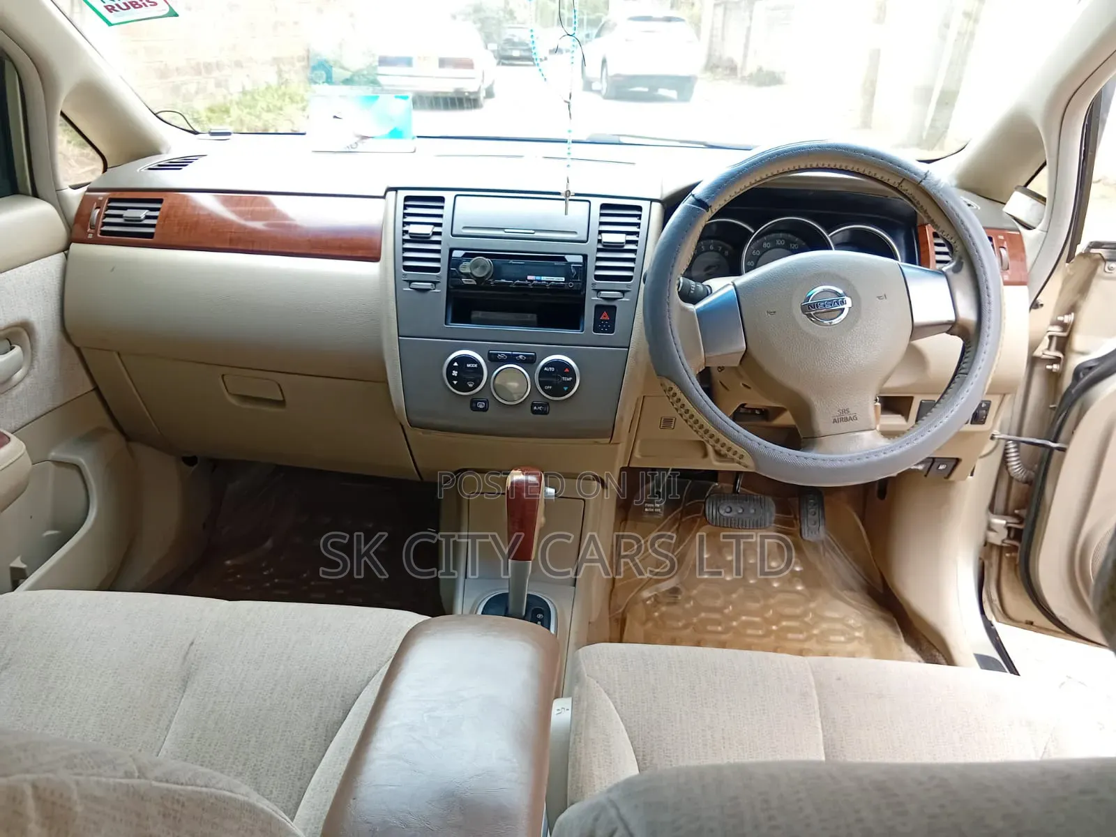 Nissan Tiida 2008 Gold