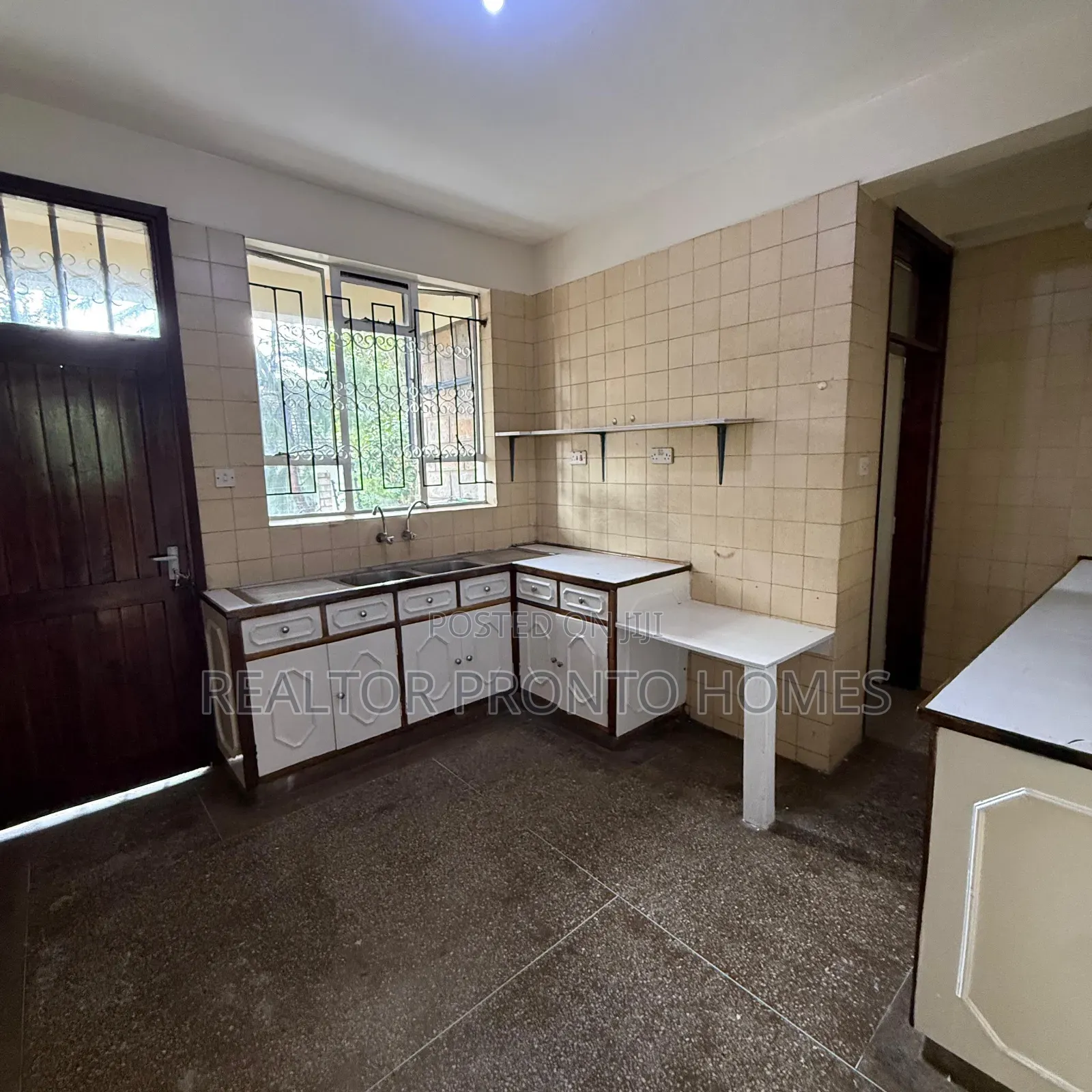 4bdrm Townhouse / Terrace in Yaya Center, Hurlingham for rent