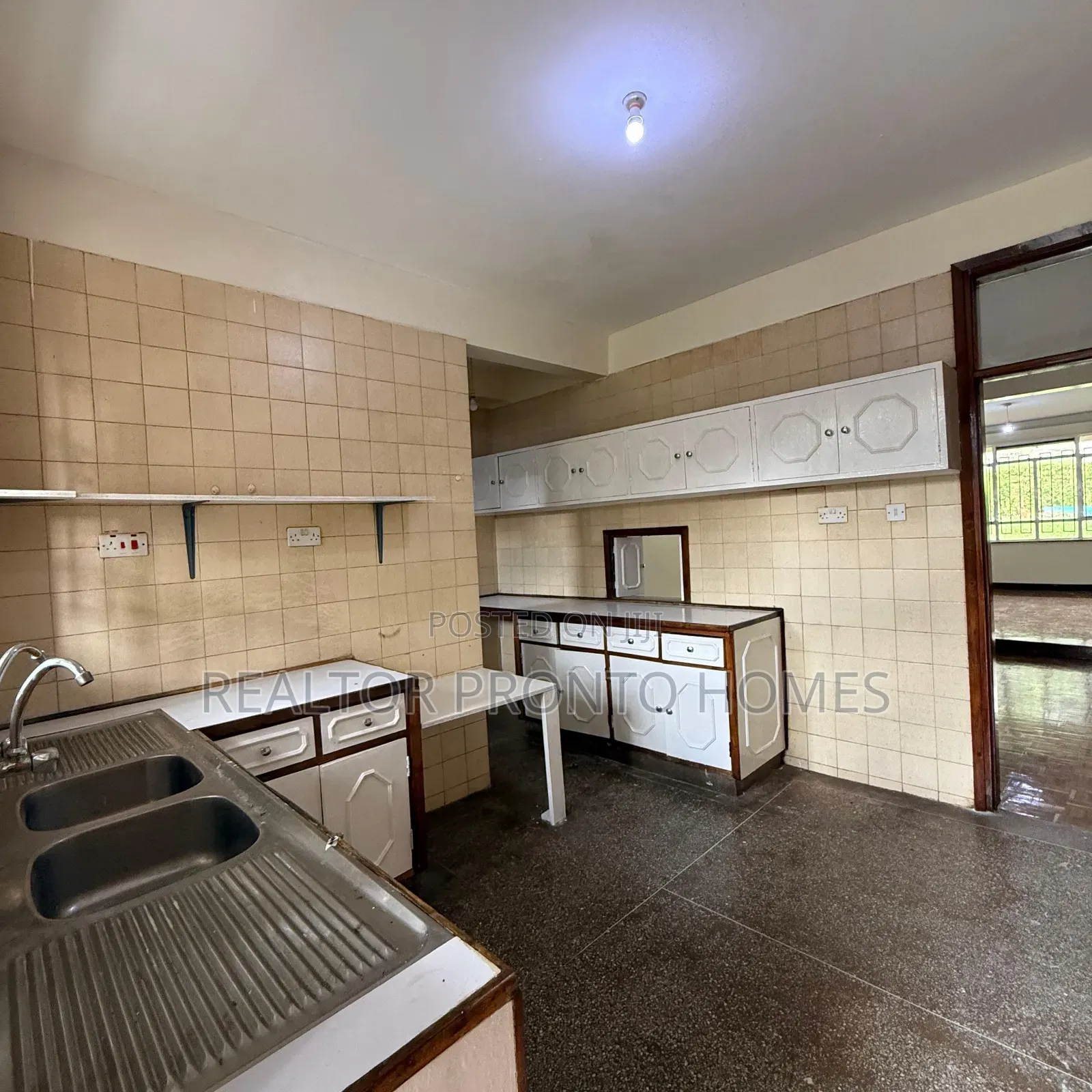 4bdrm Townhouse / Terrace in Yaya Center, Hurlingham for rent