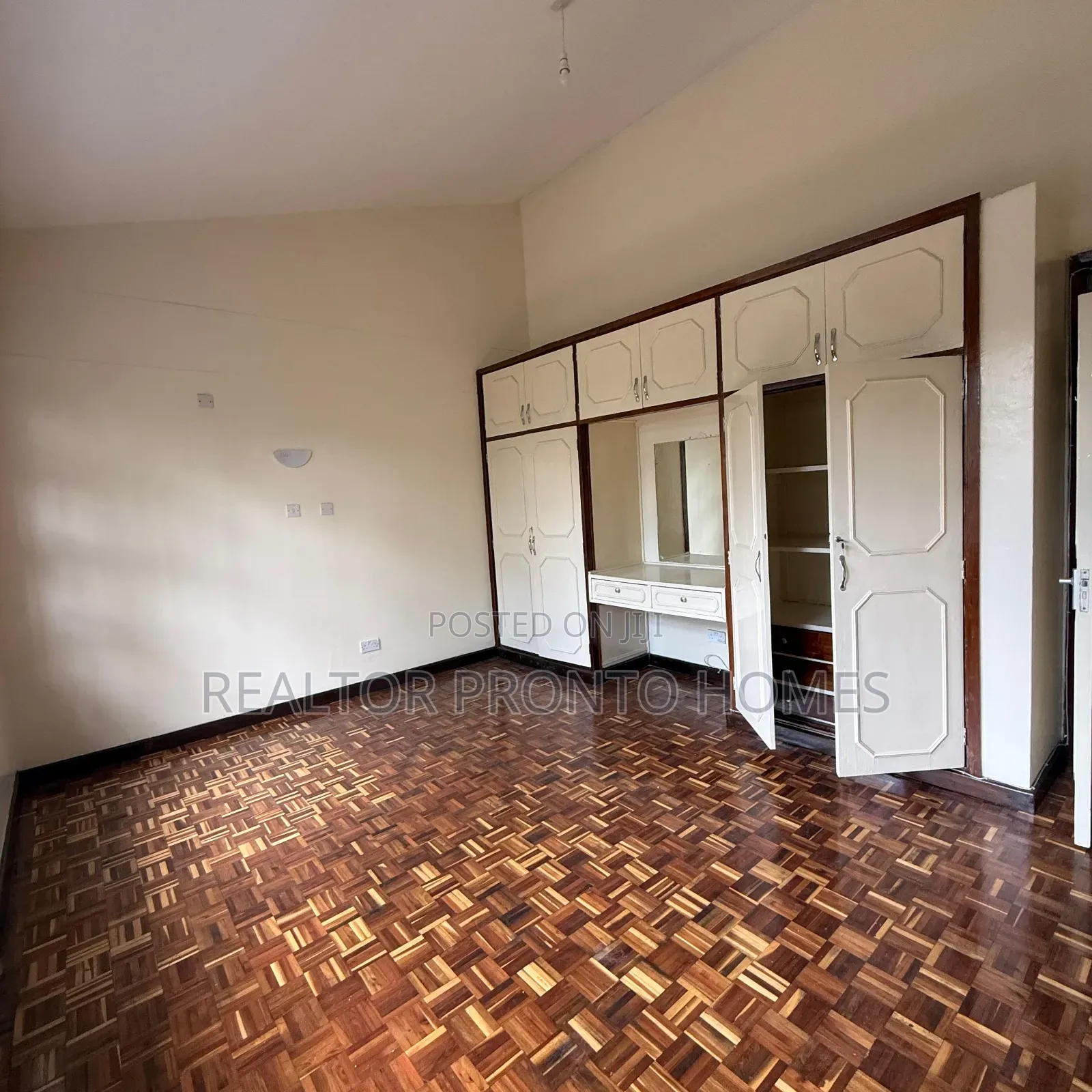 4bdrm Townhouse / Terrace in Yaya Center, Hurlingham for rent