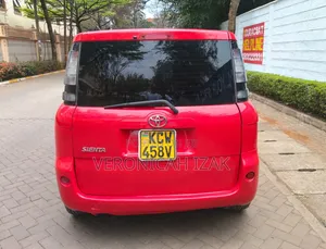 Toyota Sienta 2013 Red