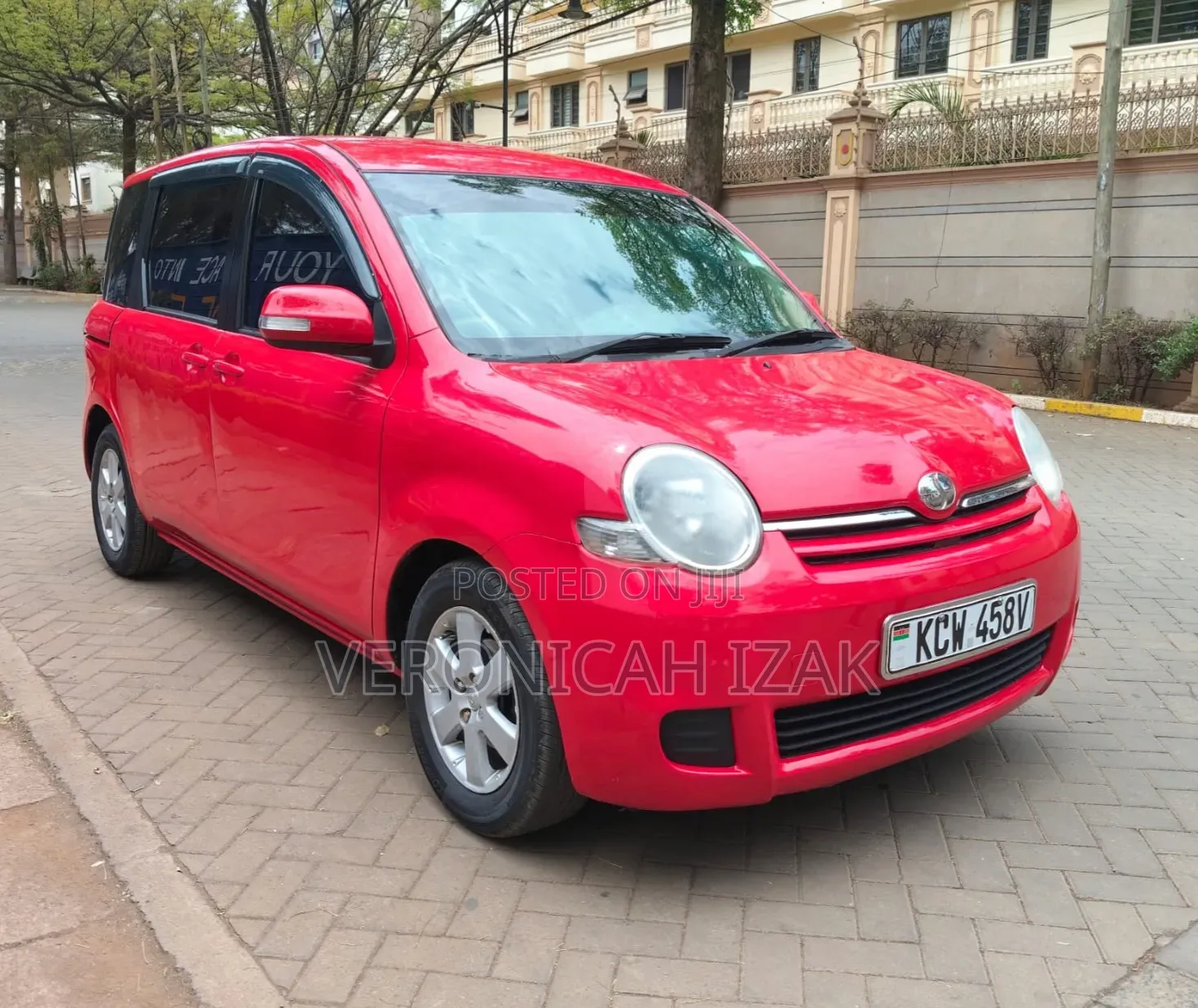 Toyota Sienta 2013 Red