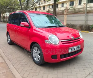 Toyota Sienta 2013 Red
