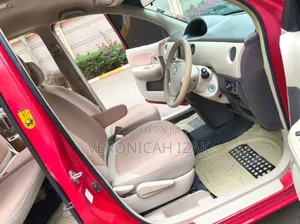 Toyota Sienta 2013 Red