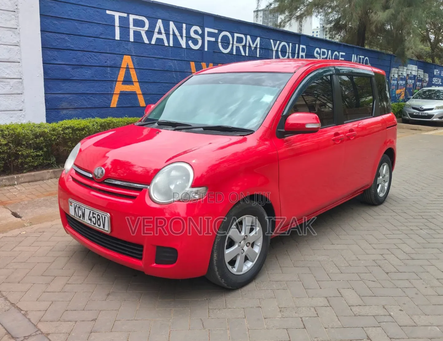 Toyota Sienta 2013 Red