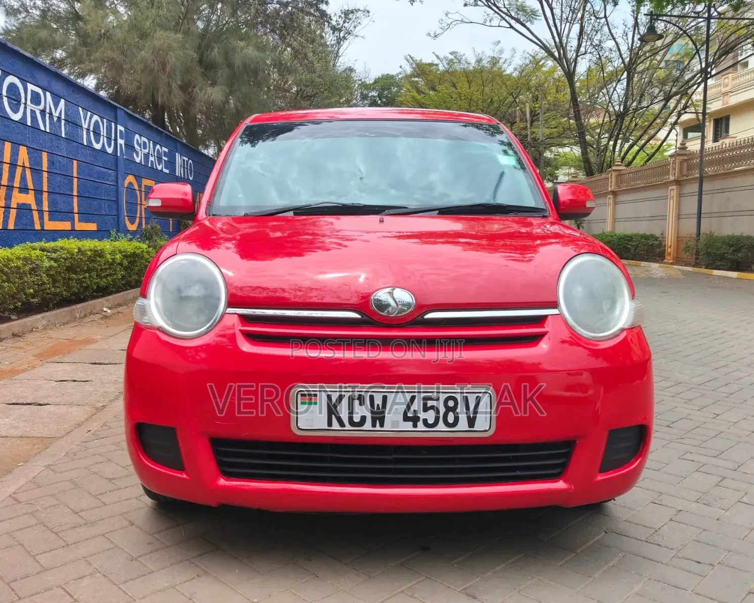 Toyota Sienta 2013 Red
