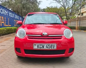 Toyota Sienta 2013 Red