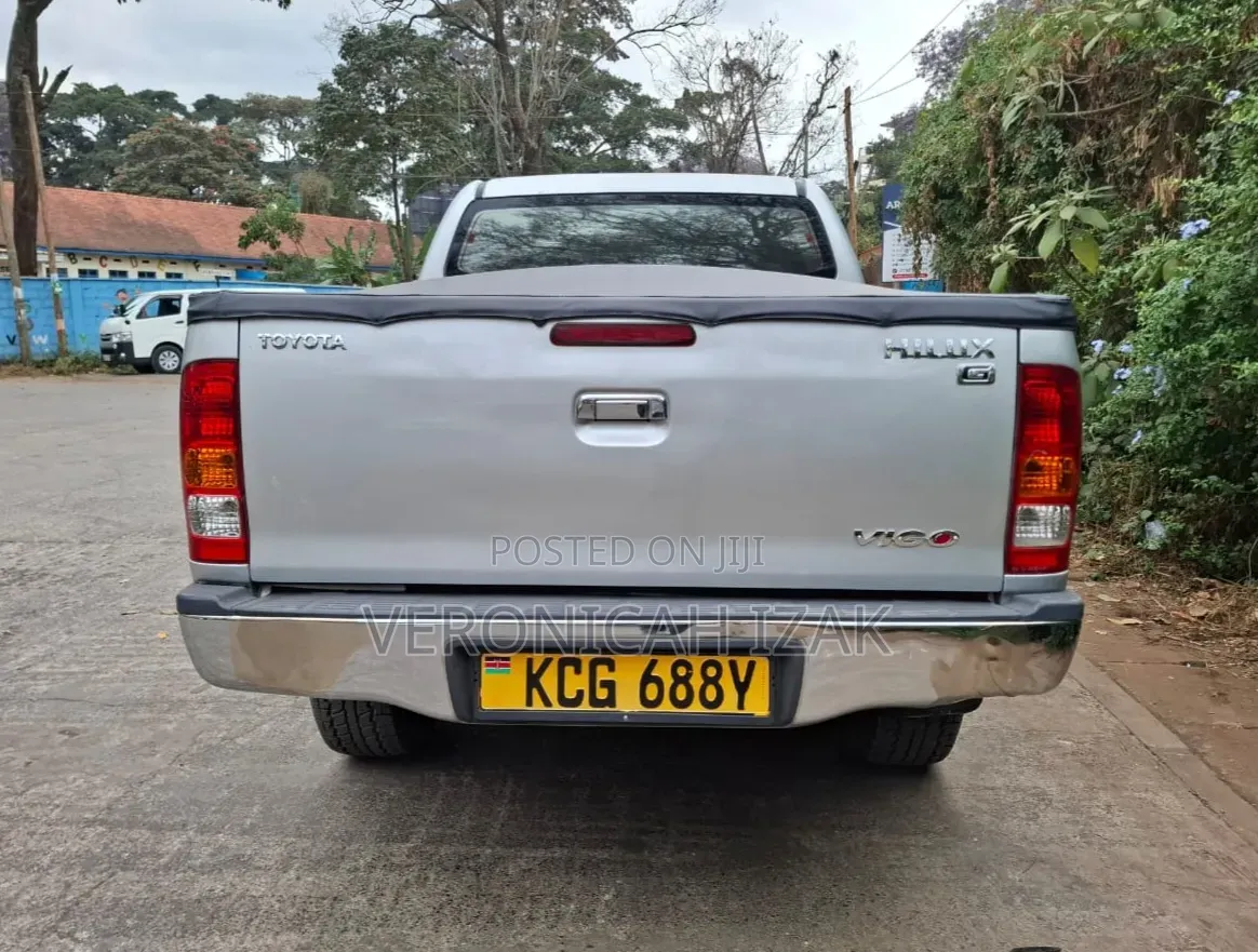 Toyota Hilux 2010 Silver