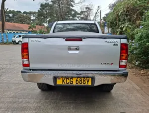 Toyota Hilux 2010 Silver