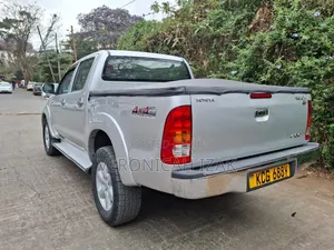 Toyota Hilux 2010 Silver