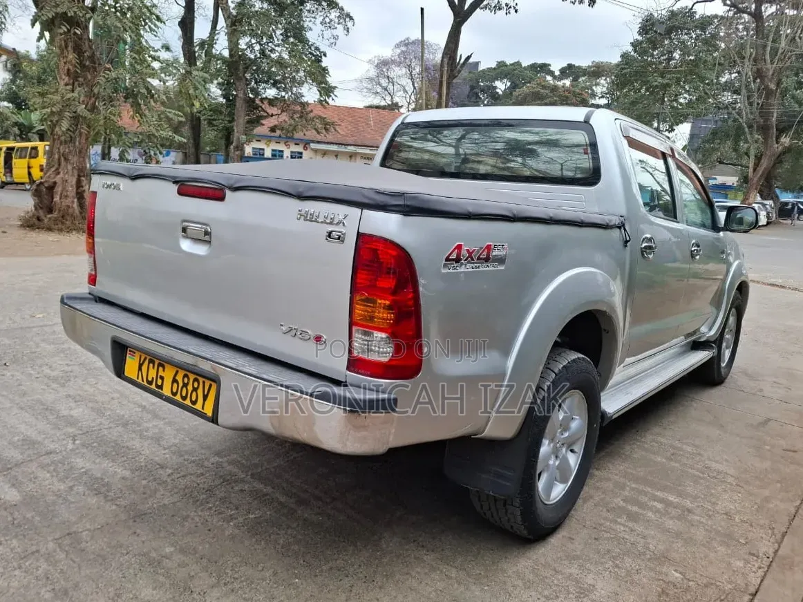 Toyota Hilux 2010 Silver