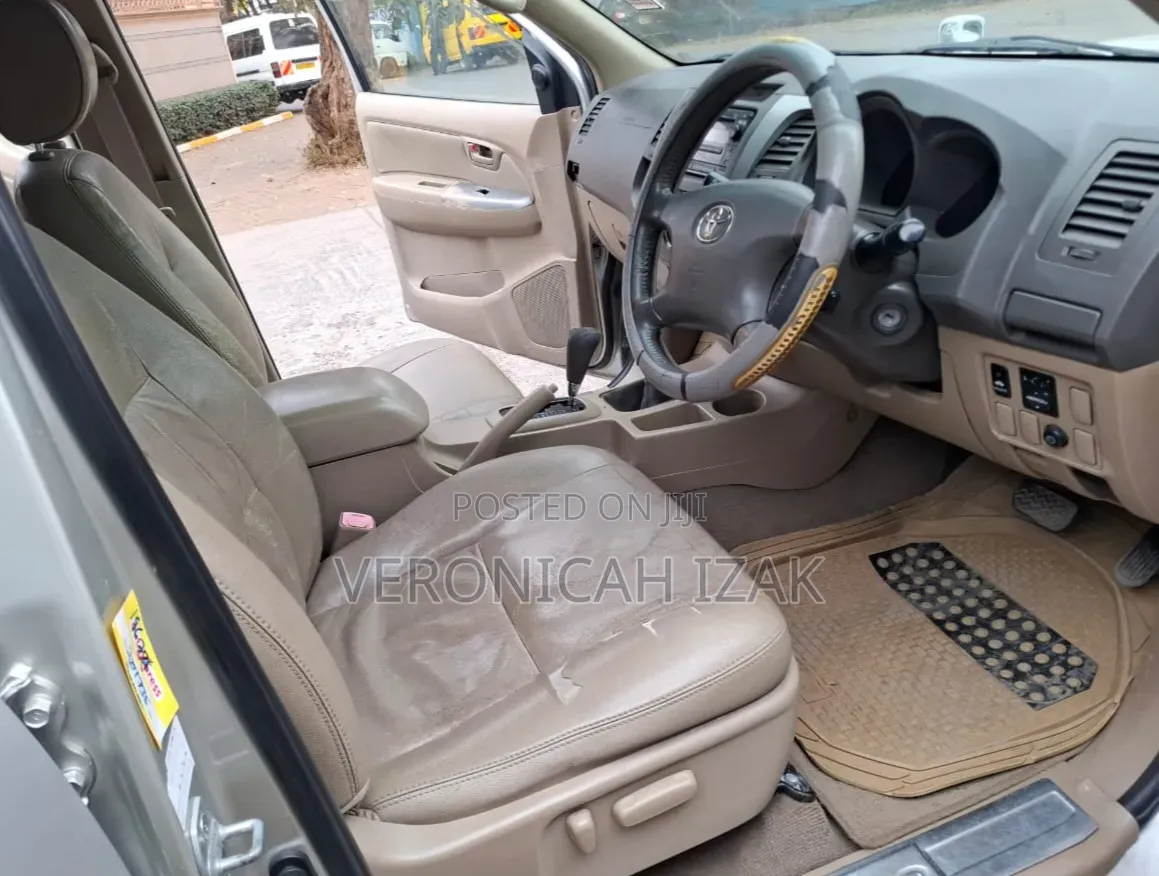 Toyota Hilux 2010 Silver