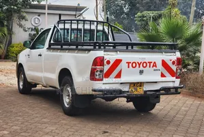 Toyota Hilux 2014 White