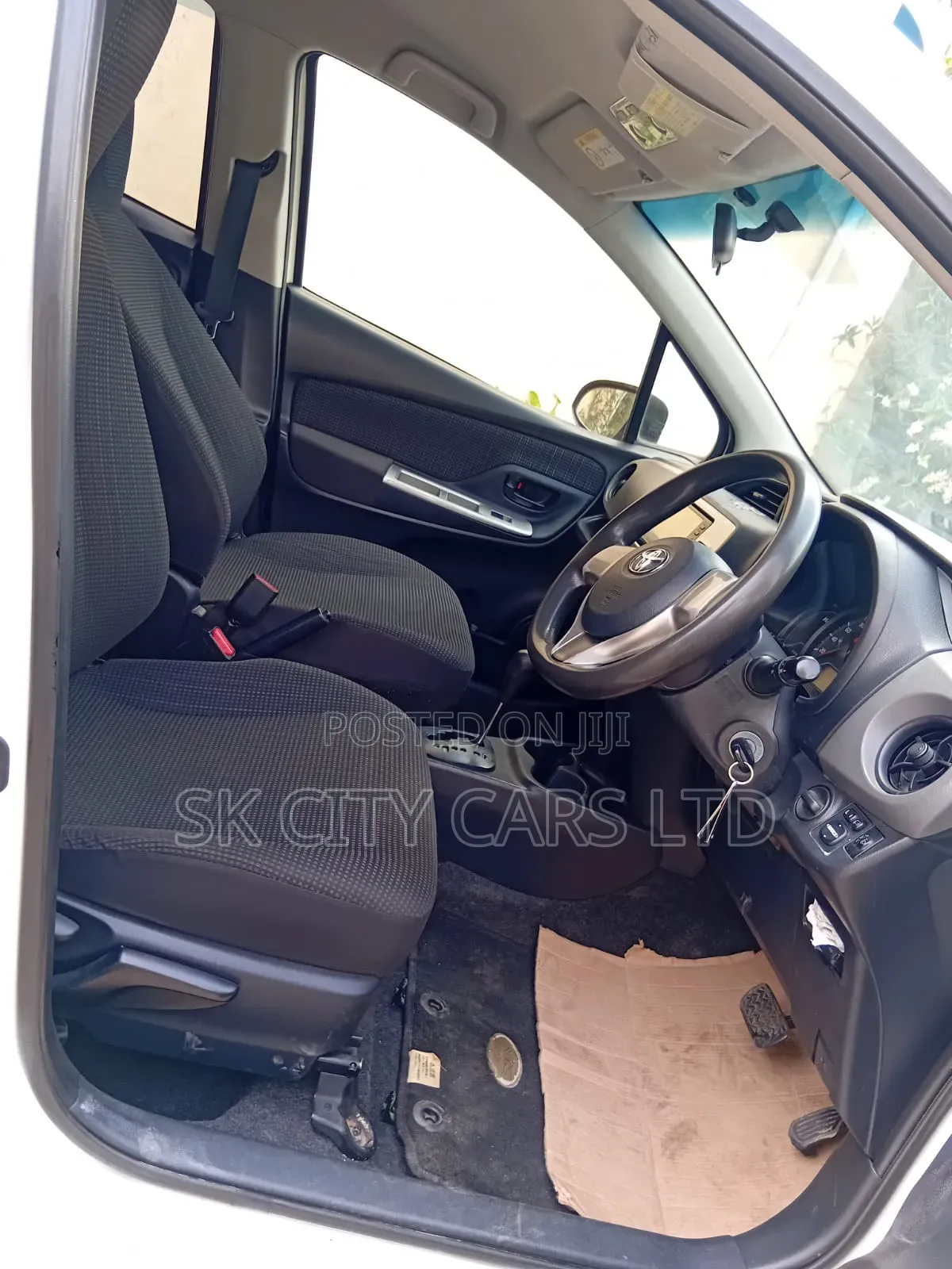Toyota Vitz 1.0 FWD 5dr 2016 White