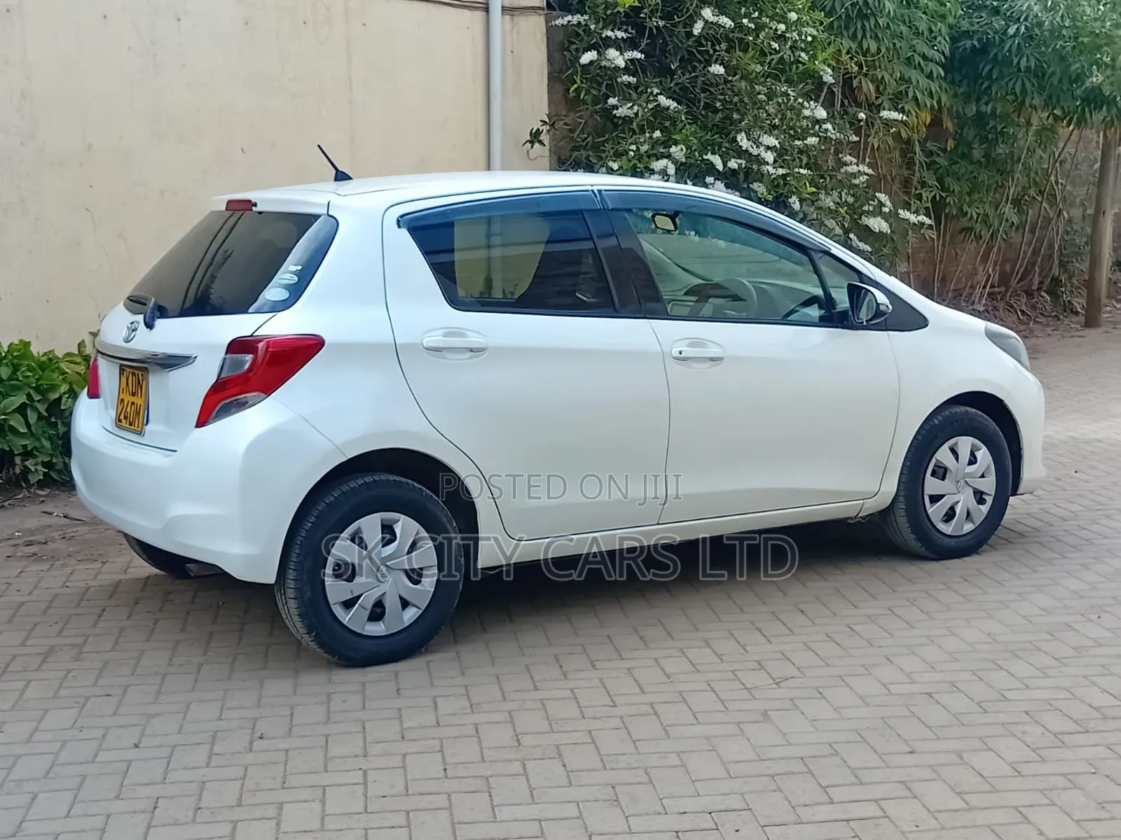 Toyota Vitz 1.0 FWD 5dr 2016 White
