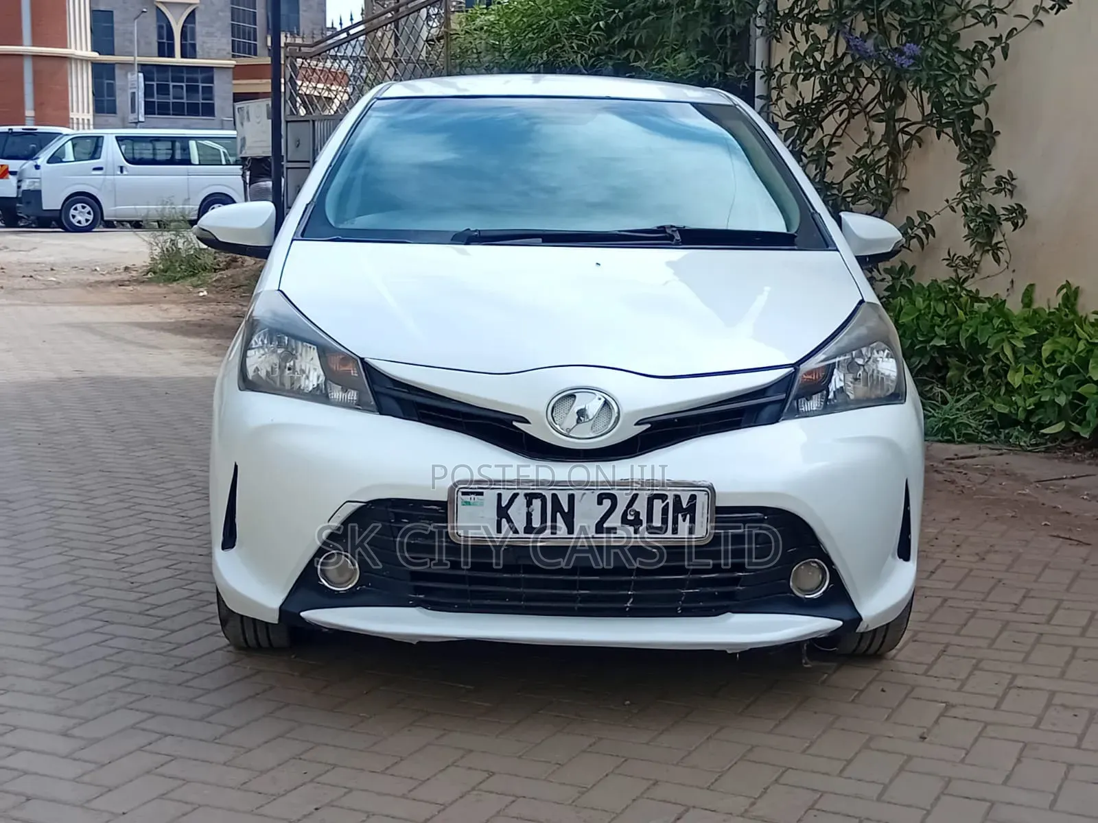 Toyota Vitz 1.0 FWD 5dr 2016 White