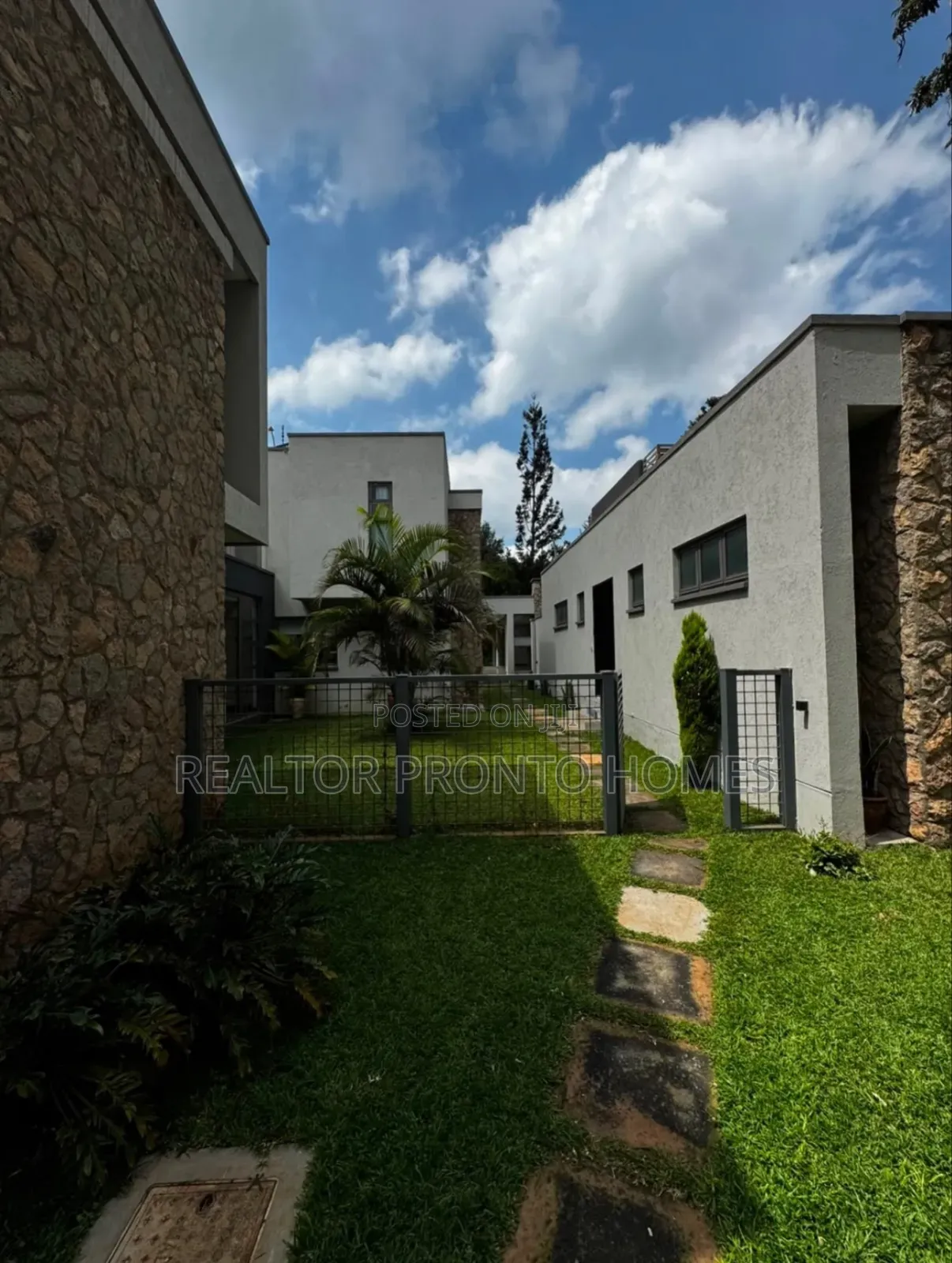 5bdrm Villa in Karen, Hardy for rent