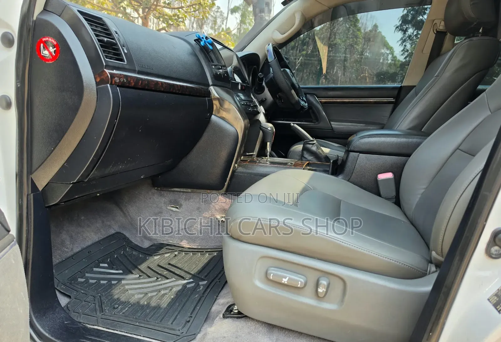 Toyota Land Cruiser 4.6 V8 AX 2009 White