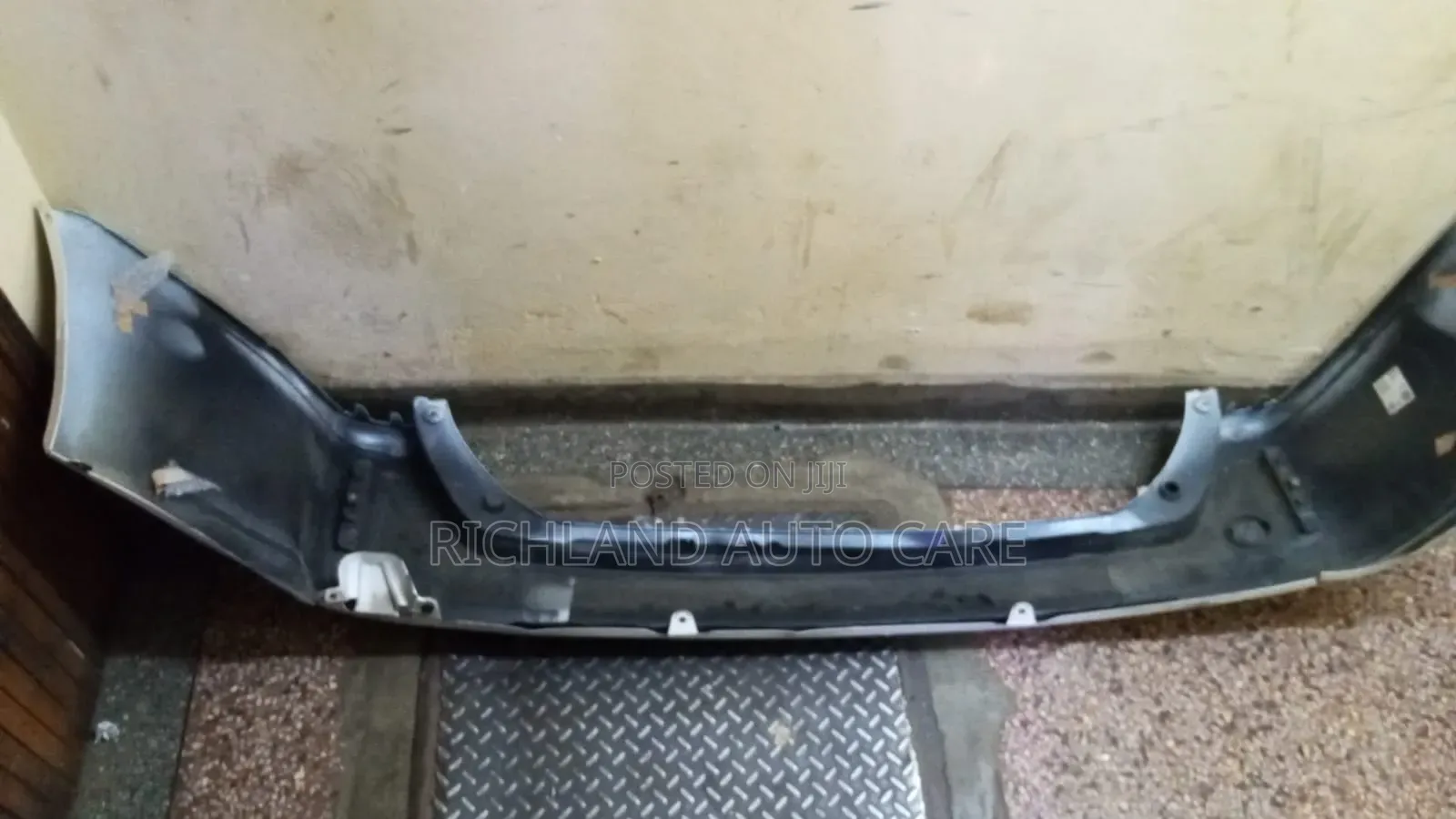 Rear Bumper Toyota Noah Voxy Zrr80