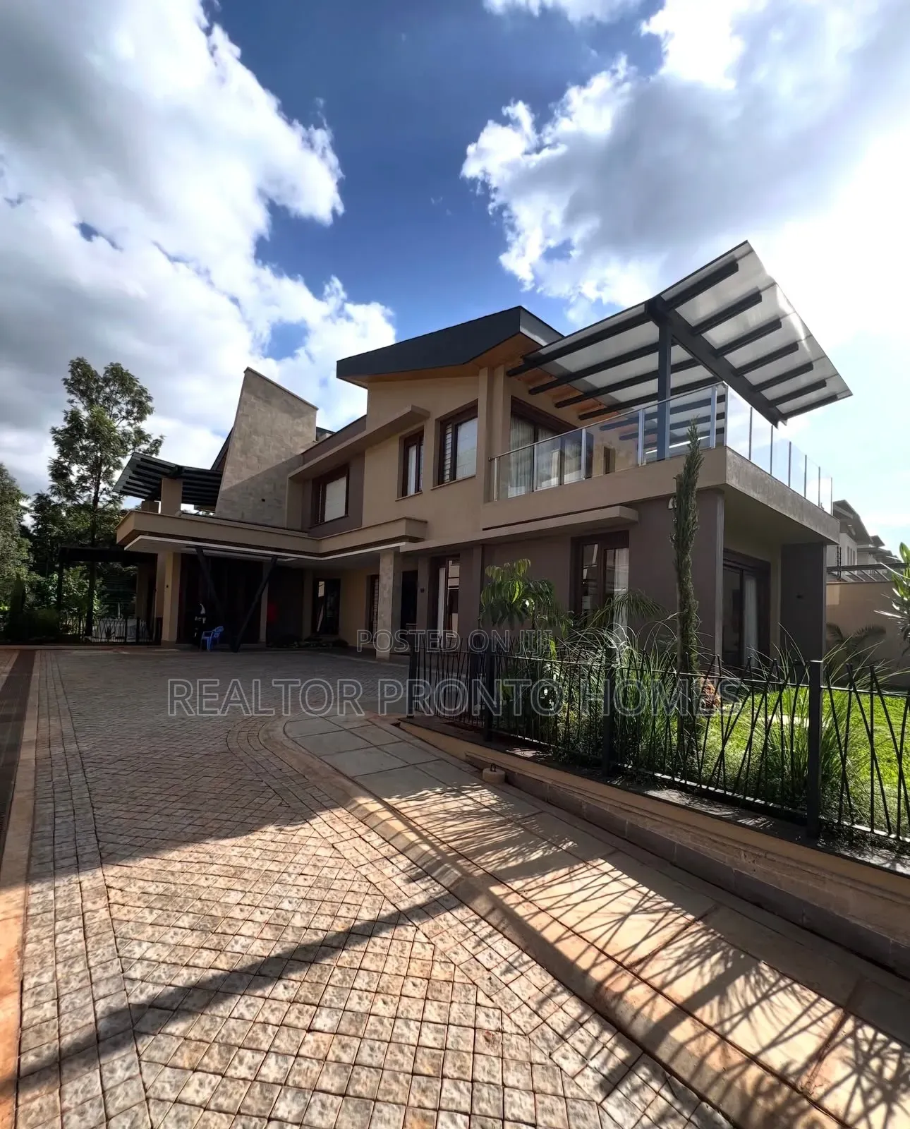 Furnished 4bdrm Villa in Runda for sale
