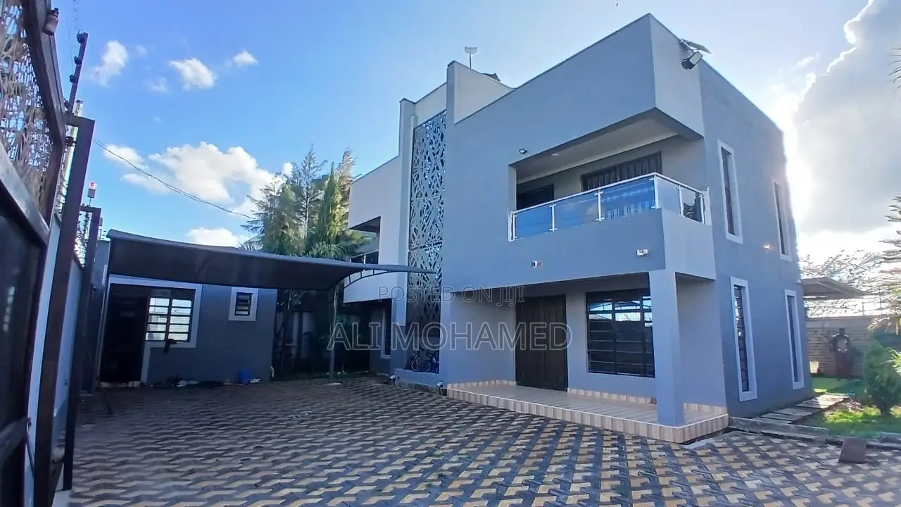 4bdrm Mansion in Banita Paradiso, Kamulu for sale