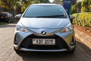 Toyota Vitz 2017 Silver