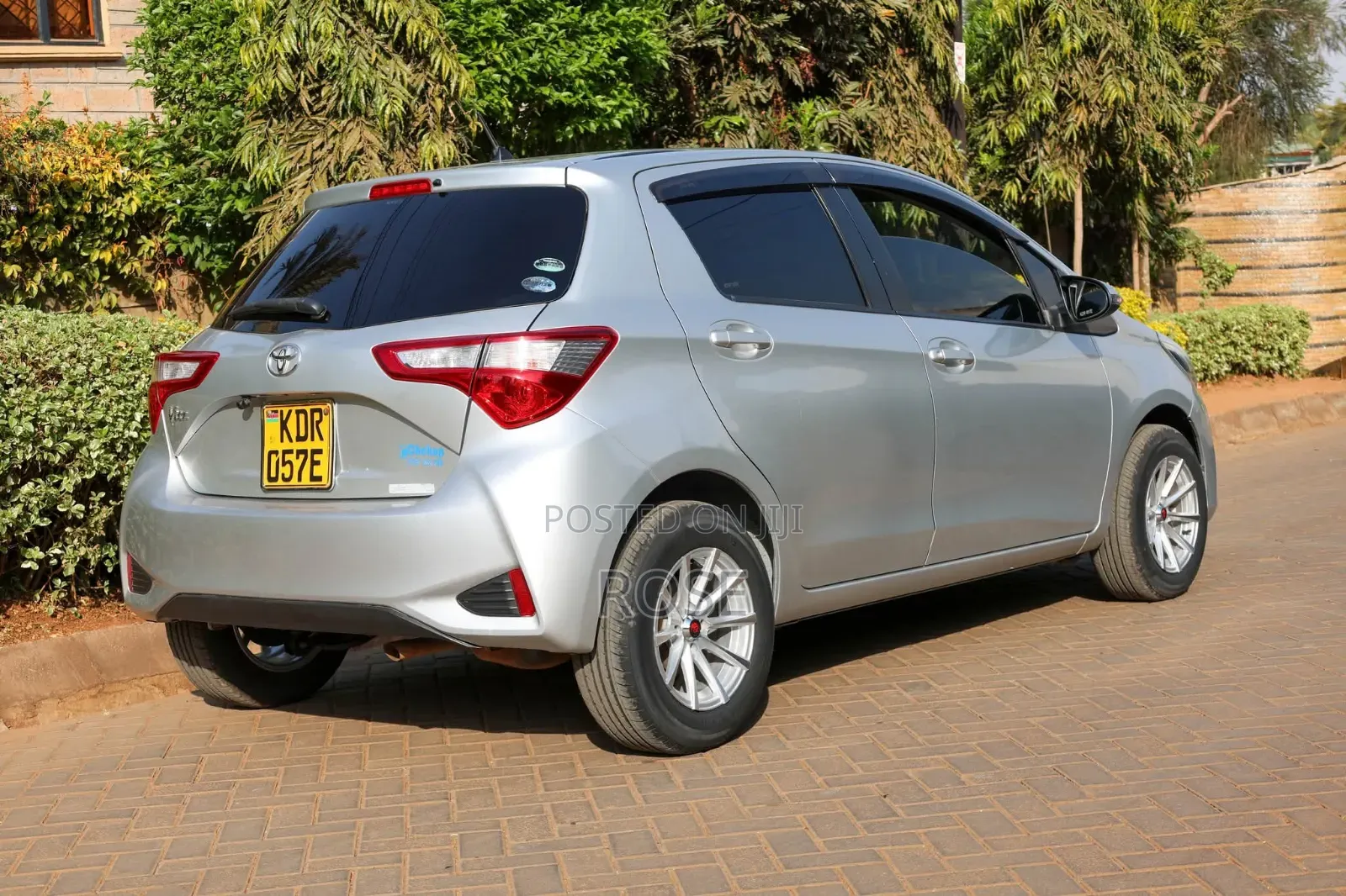 Toyota Vitz 2017 Silver