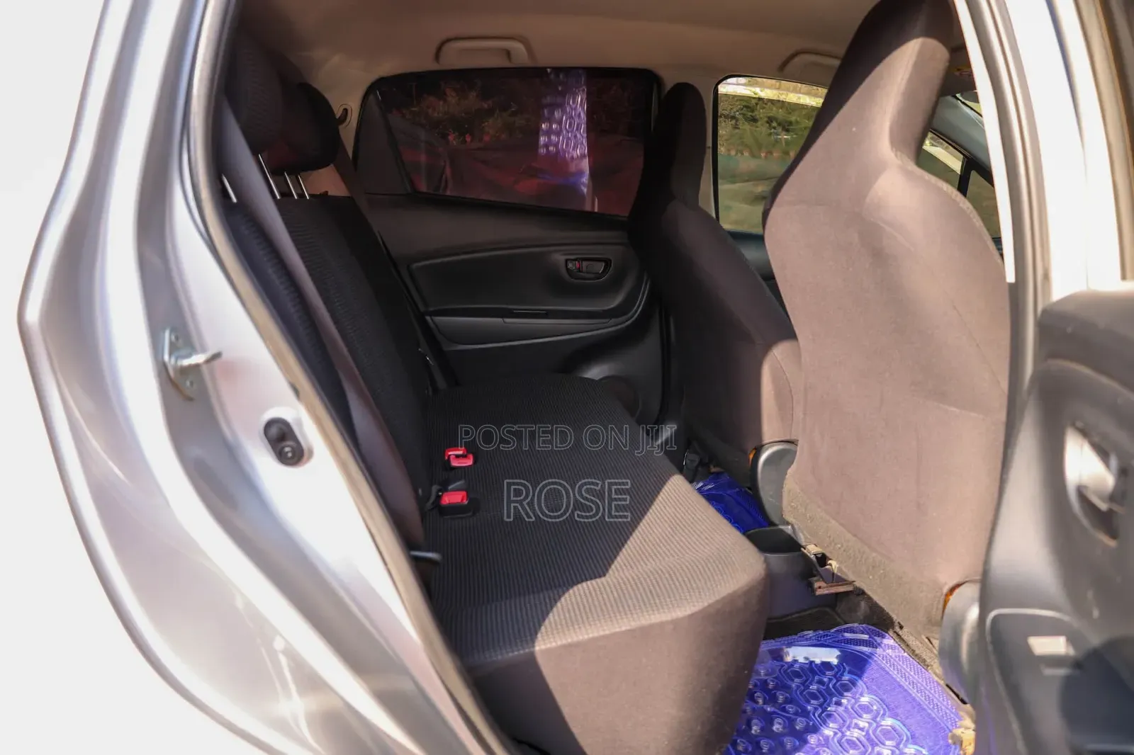 Toyota Vitz 2017 Silver