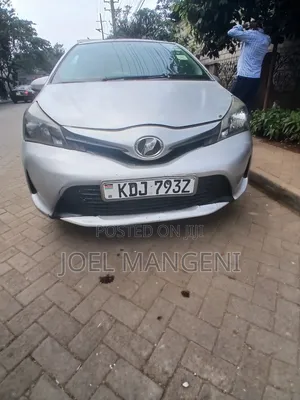 Toyota Vitz 2015 Silver
