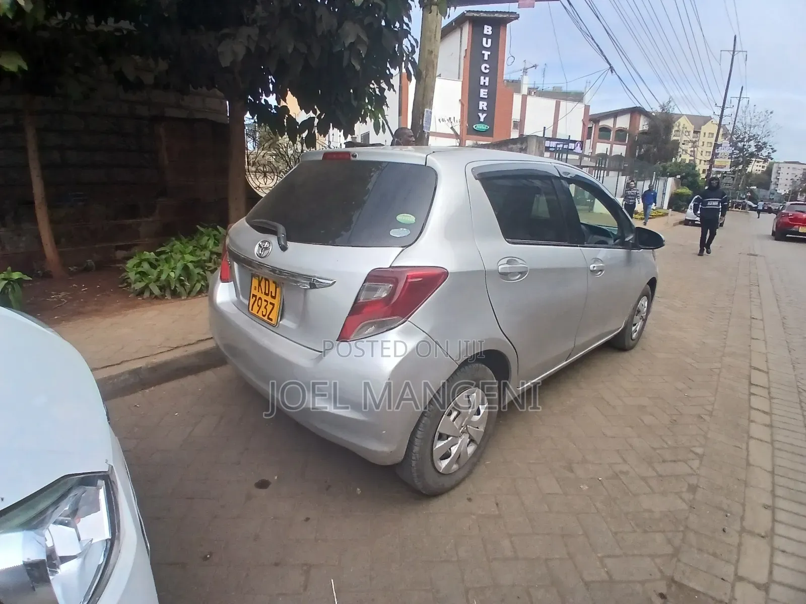 Toyota Vitz 2015 Silver