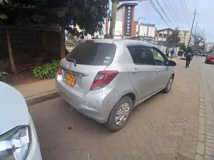 Toyota Vitz 2015 Silver