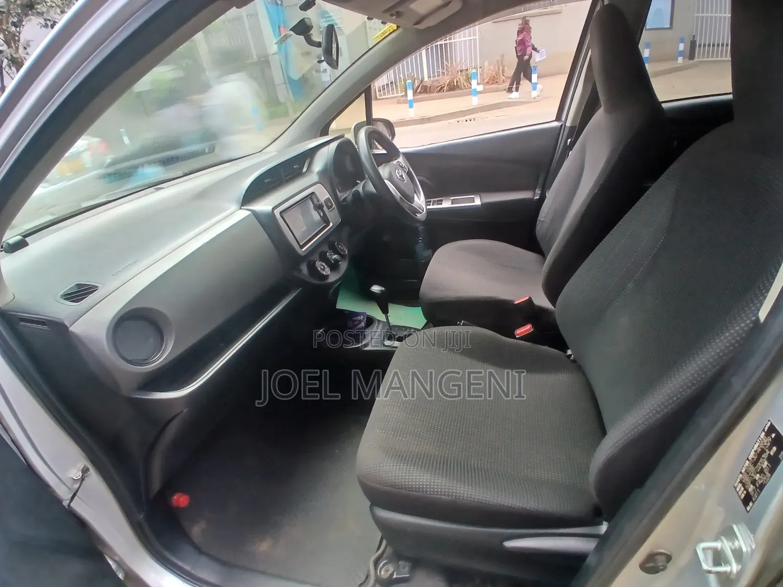 Toyota Vitz 2015 Silver
