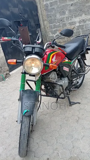 Honda CB 2022 Red