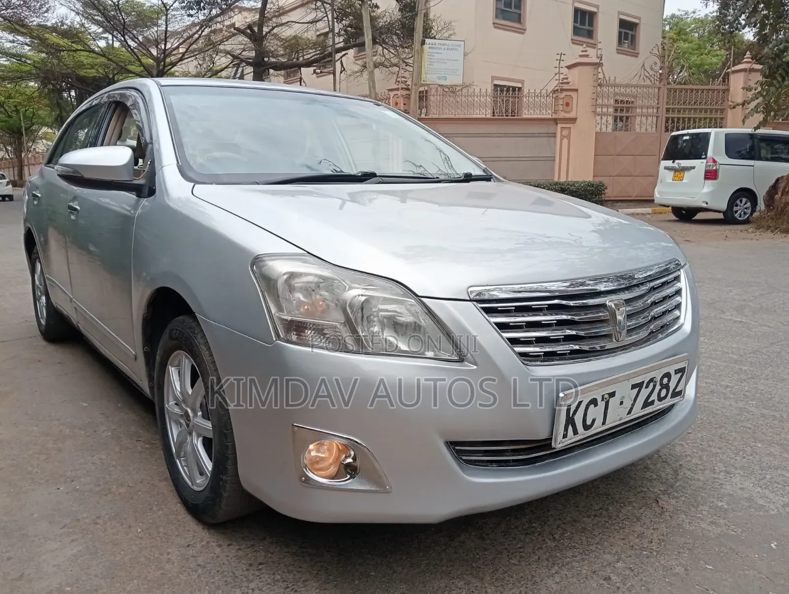 Toyota Premio 1.8 FWD 2013 Silver