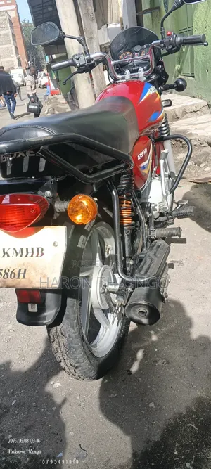 Bajaj Boxer 150 UG 2025 Red
