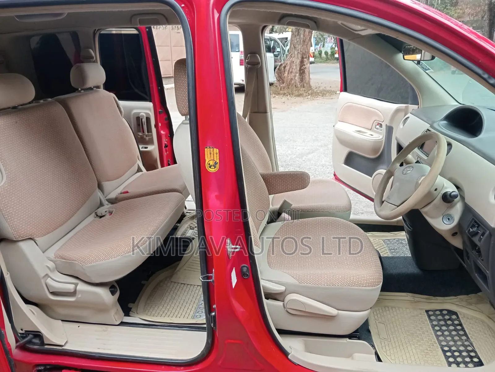 Toyota Sienta 1.5 FWD 2012 Red